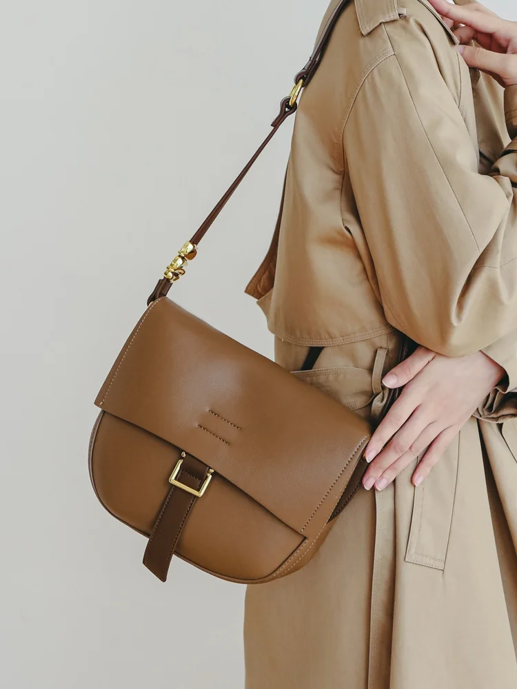 Elegant Women's 2026 New Vintage Commuter Saddlebag Large Capacity Single Shoulder Underarm Bag Luxury Feel Casual Leisure
Elegant Women's 2026 New Vintage Commuter Saddlebag Large Capacity Single Shoulder Underarm Bag Luxury Feel Casual Leisure