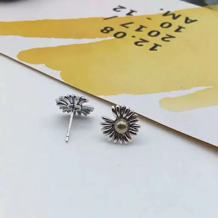 S925 sterling silver earrings hip-hop personality street sterling silver pin crown Creative retro long earrings
S925 sterling silver earrings hip-hop personality street sterling silver pin crown Creative retro long earrings