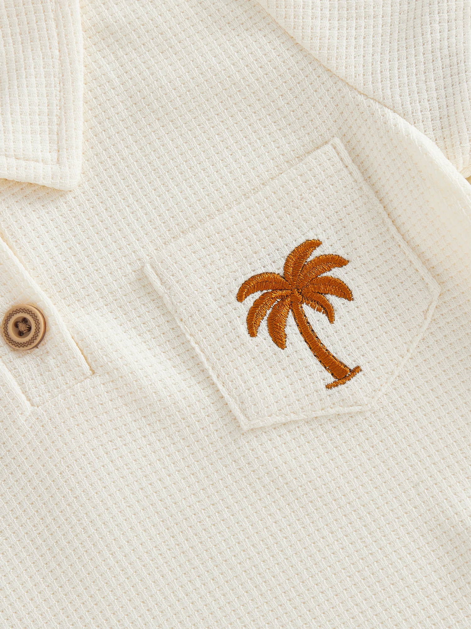 Adorable Infant Boy Beachwear Set with Tropical Palm Tree Print Button-Up Shirt and Matching Shorts for a Stylish Summer Look
Adorable Infant Boy Beachwear Set with Tropical Palm Tree Print Button-Up Shirt and Matching Shorts for a Stylish Summer Look