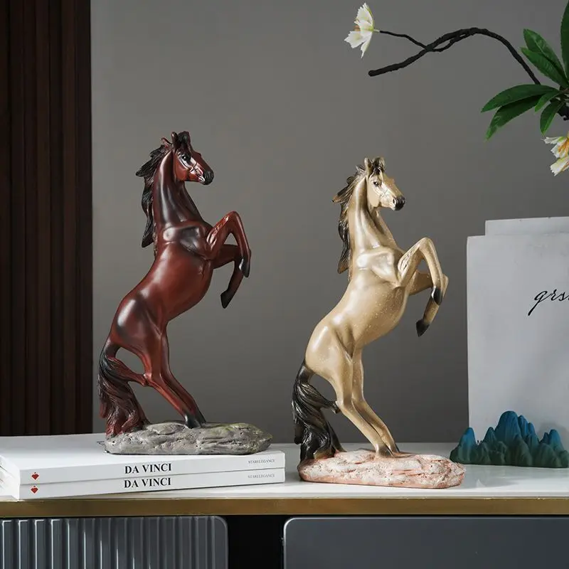 Современная роскошная высококачественная фигурка успеха лошади, ремесленный декор для прихожей в гостиной
Современная роскошная высококачественная фигурка успеха лошади, ремесленный декор для прихожей в гостиной