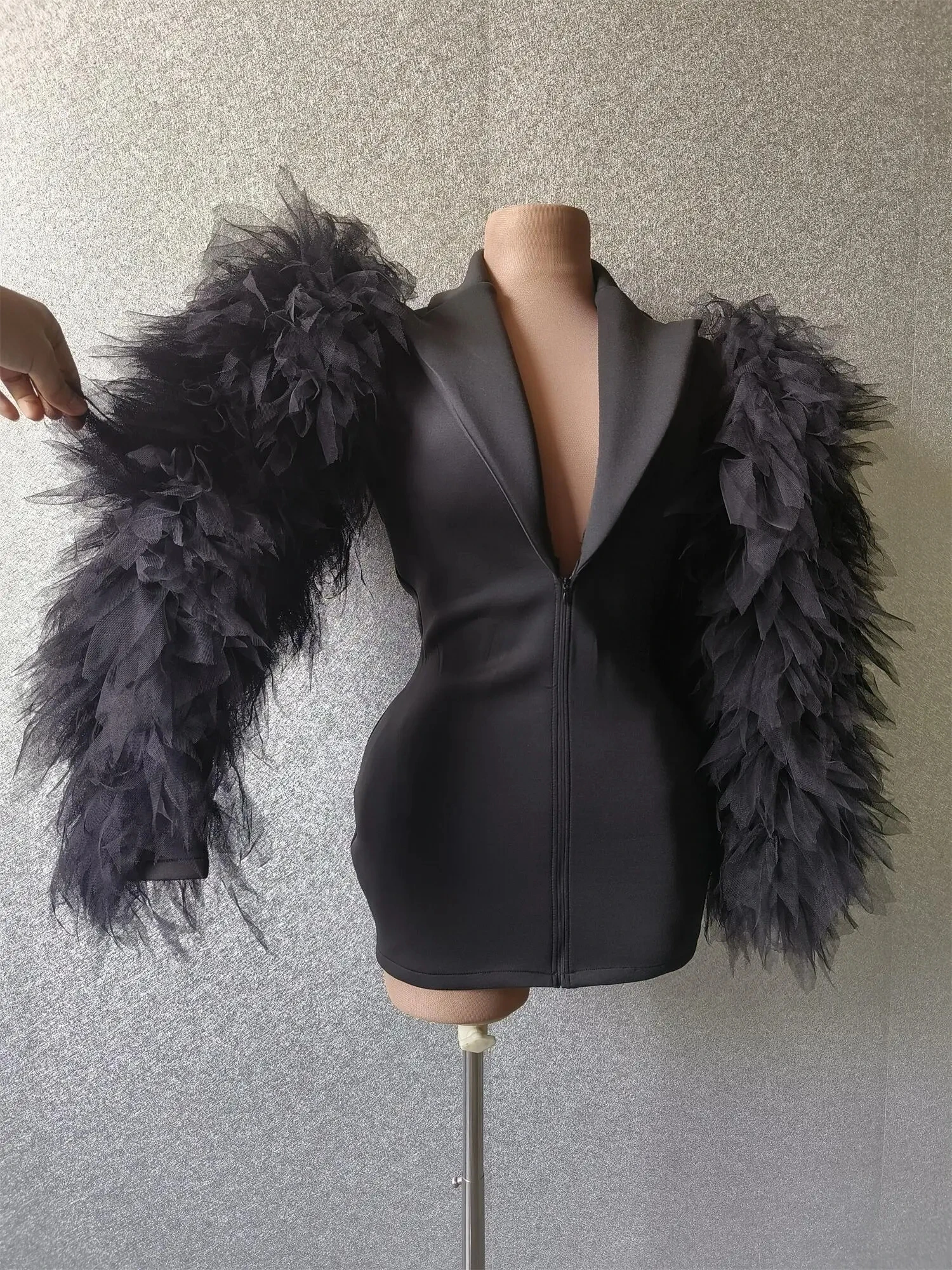 Women Big Mesh Sleeves Black Jacket Sexy Singer Dancer Dress Nightclub Jazz Dance Costume Performance Show Stage Wear
Women Big Mesh Sleeves Black Jacket Sexy Singer Dancer Dress Nightclub Jazz Dance Costume Performance Show Stage Wear