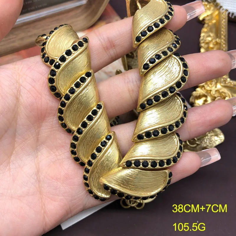 Qingdao Medieval Jewelry Neck Chain Black Gemstone Diamond High-end Folding Effect Necklace Versatile Accessories
Qingdao Medieval Jewelry Neck Chain Black Gemstone Diamond High-end Folding Effect Necklace Versatile Accessories