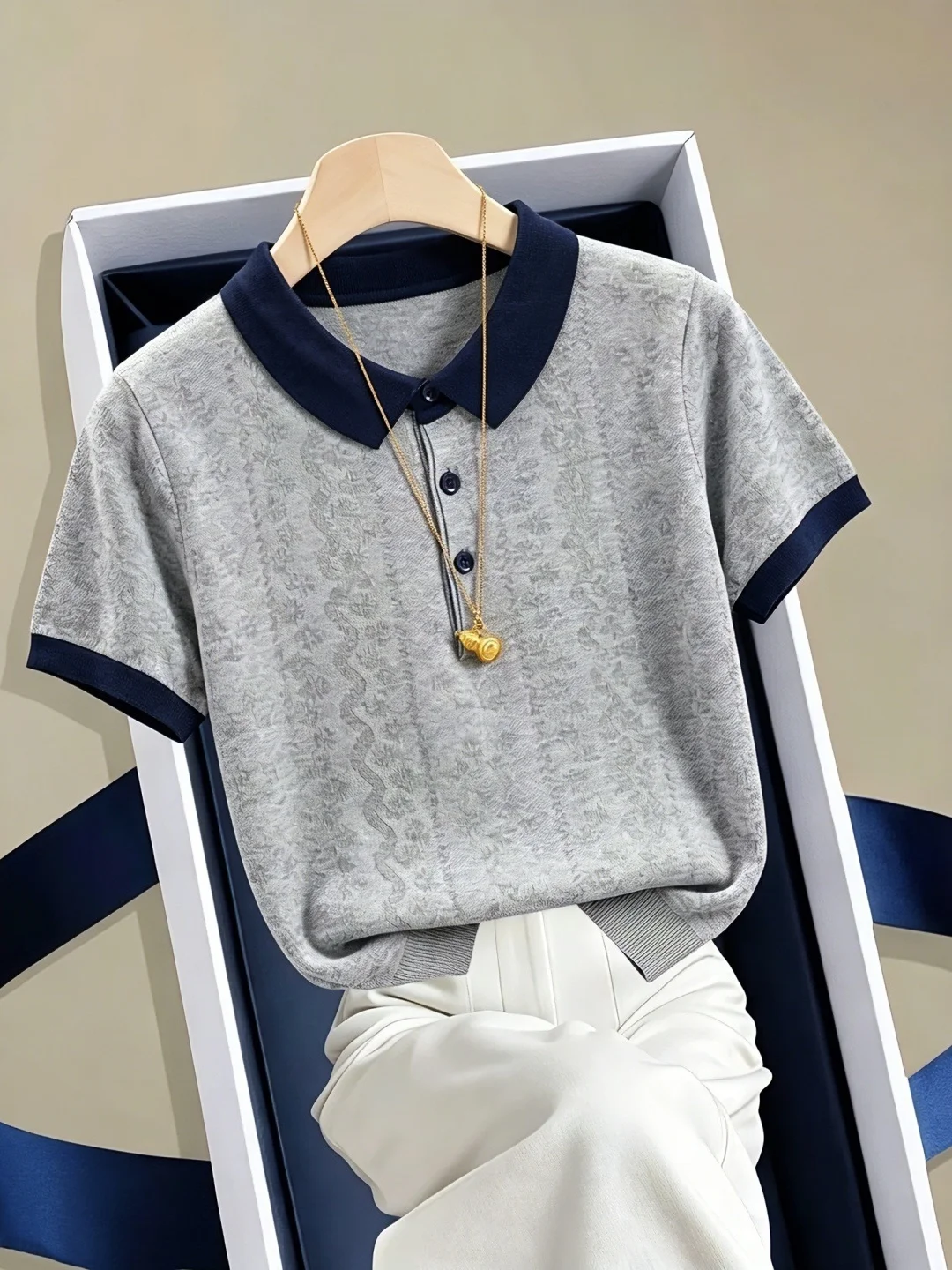 Chic Design Ice Silk Knitted Top Collar Short Sleeve Contrast Color Loose Fit Summer Fashionable Anti-Aging Women's Shirt
Chic Design Ice Silk Knitted Top Collar Short Sleeve Contrast Color Loose Fit Summer Fashionable Anti-Aging Women's Shirt