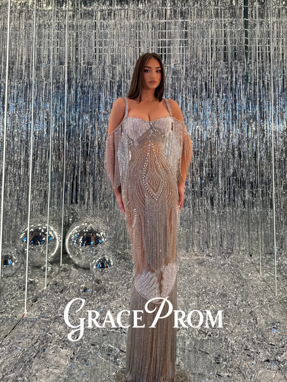 GraceProm Elegant Cold-Shoulder Evening Dress 2026 Fringe-Trimmed Carpet Gown Fashion A-line Floor-Length Party Gown فساتين سهرة
GraceProm Elegant Cold-Shoulder Evening Dress 2026 Fringe-Trimmed Carpet Gown Fashion A-line Floor-Length Party Gown فساتين سهرة