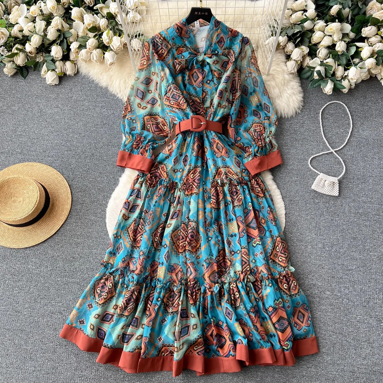 High Quality Vintage Autumn Chiffon Flower Print Dress Elegant Women Bow Collar Long Sleeve Ruffles Holiday Maxi Dress With Belt
High Quality Vintage Autumn Chiffon Flower Print Dress Elegant Women Bow Collar Long Sleeve Ruffles Holiday Maxi Dress With Belt