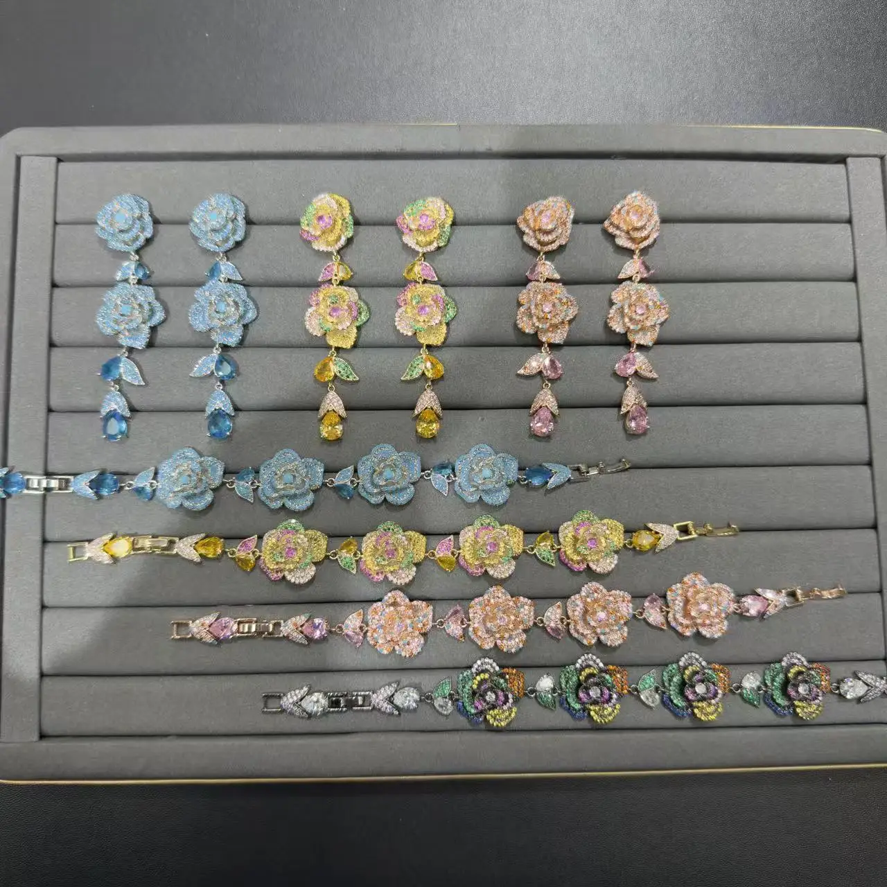 fashion cubic zirconia earrings and bracelet for women luxury jewelry gala event wedding party pink blue yellow flower unique
fashion cubic zirconia earrings and bracelet for women luxury jewelry gala event wedding party pink blue yellow flower unique
