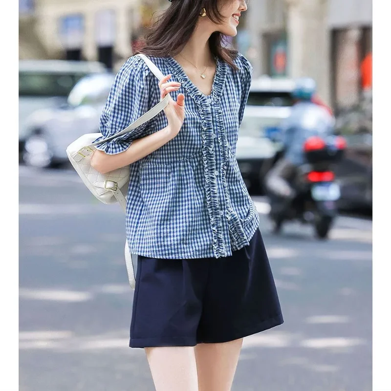 Korean Elegant All Match Plaid Sweet Short Sleeved Shirt New V-neck Bubble Sleeve Design Plaid Summer Comfortable Top
Korean Elegant All Match Plaid Sweet Short Sleeved Shirt New V-neck Bubble Sleeve Design Plaid Summer Comfortable Top