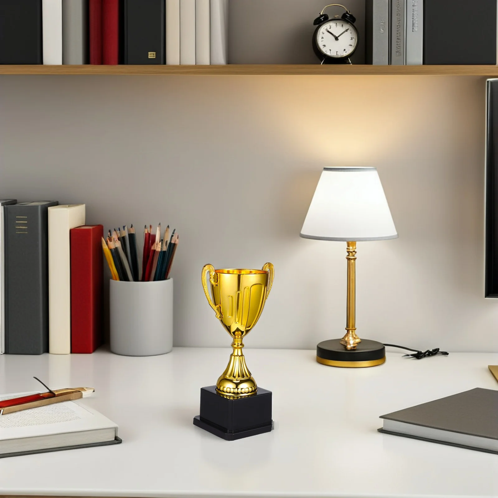 2 шт. миниатюрных золотых трофеев с прочным черным основанием, роскошная золотистая поверхность, пластиковая награда для корпоративных мероприятий, достижений в академической сфере, для детей
2 шт. миниатюрных золотых трофеев с прочным черным основанием, роскошная золотистая поверхность, пластиковая награда для корпоративных мероприятий, достижений в академической сфере, для детей