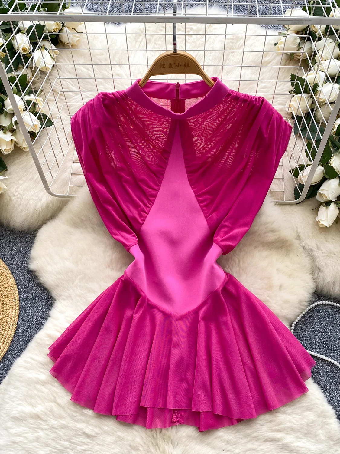 Fashionable Women's Sleeveless Shirt Summer Design Sensation Small Audience Lace Splicing Waist Inward Elegant Korean Style
Fashionable Women's Sleeveless Shirt Summer Design Sensation Small Audience Lace Splicing Waist Inward Elegant Korean Style