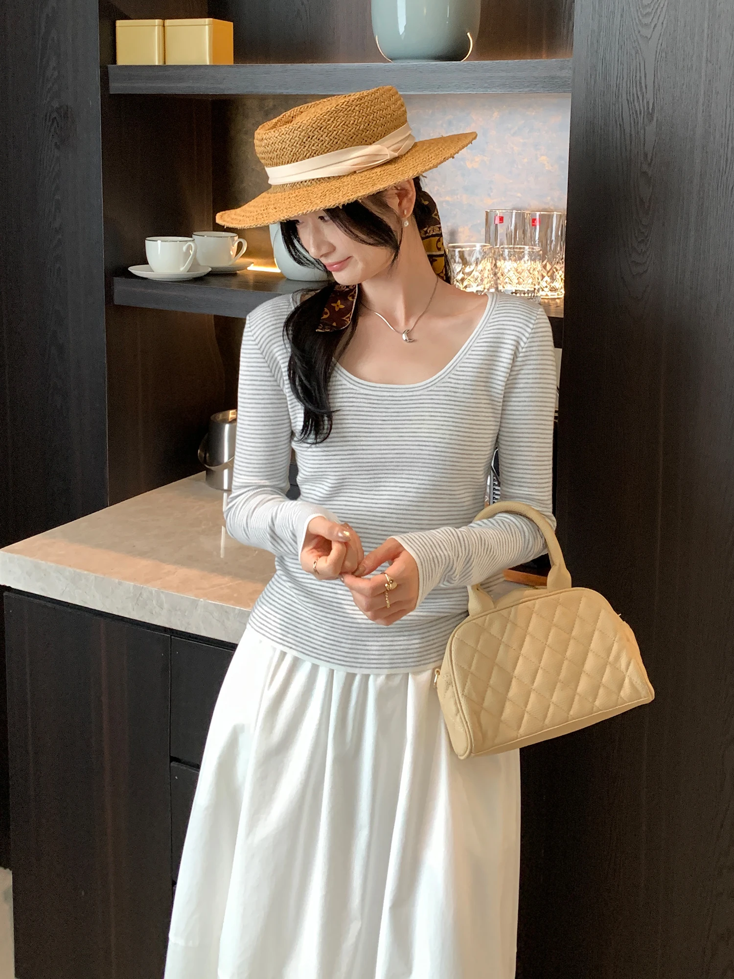 Unique Beautiful Anti-Aging Striped Knitwear Women's Base Layer Shirt Winter 2026 New Single Wear Soft Wool Blend Commute Style
Unique Beautiful Anti-Aging Striped Knitwear Women's Base Layer Shirt Winter 2026 New Single Wear Soft Wool Blend Commute Style