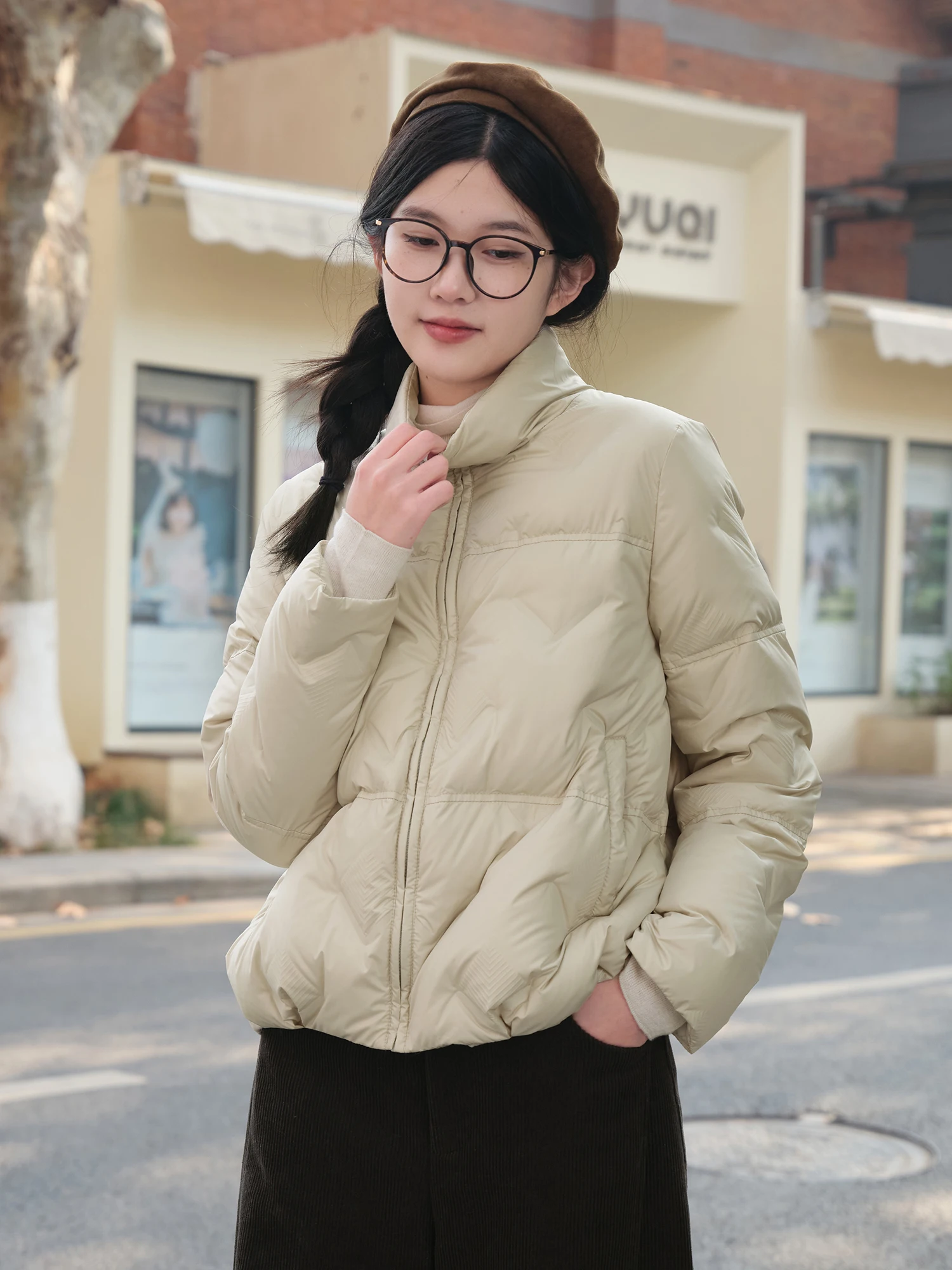 Warm White Duck down Puffer Jacket Short Stand Collar Women's Coat Fluffy Lightweight Winter Outerwear Artistic Style Loose Fit
Warm White Duck down Puffer Jacket Short Stand Collar Women's Coat Fluffy Lightweight Winter Outerwear Artistic Style Loose Fit