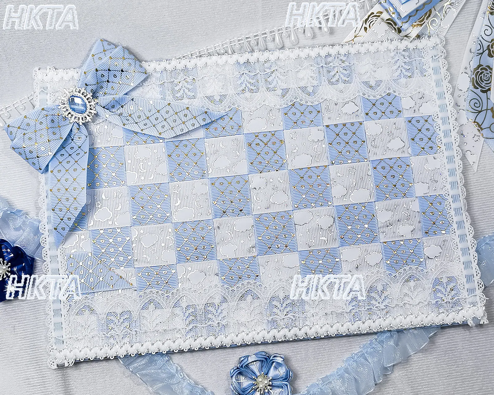 Декоративная сумка-клатч ручной работы с лентами Gu Mei, декоративным бантом и кружевом, оригинальная сумка через плечо
Декоративная сумка-клатч ручной работы с лентами Gu Mei, декоративным бантом и кружевом, оригинальная сумка через плечо