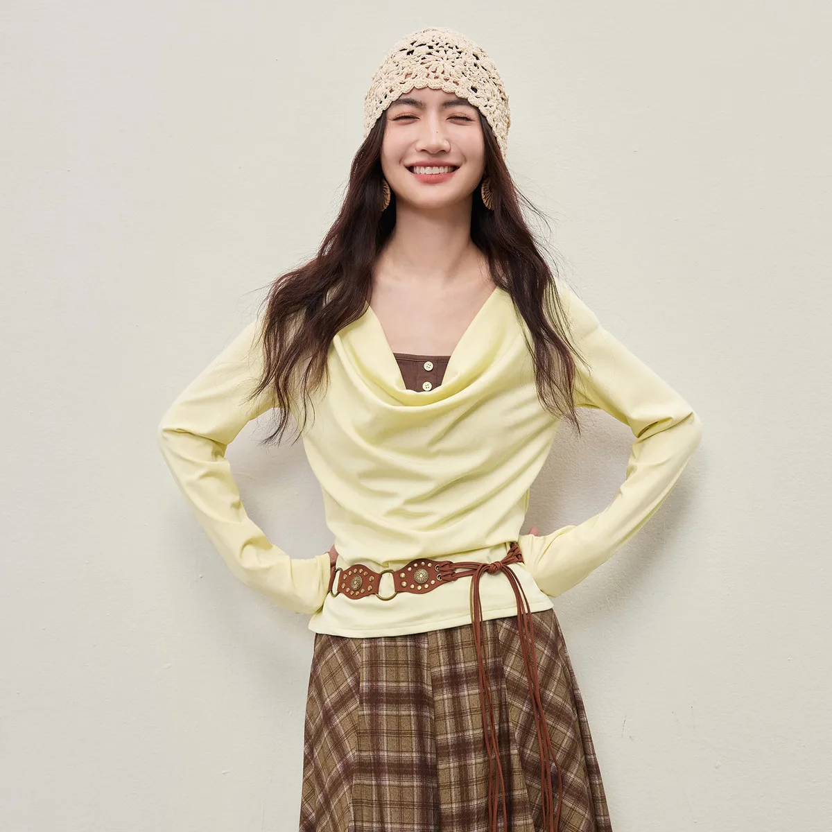 SENTUBILA Women Lyocell Long Sleeve T-Shirt 2026 Spring Color Contrast Fake Two-Piece Cowl Neck Elegant Slimming Top 161TD5036
SENTUBILA Women Lyocell Long Sleeve T-Shirt 2026 Spring Color Contrast Fake Two-Piece Cowl Neck Elegant Slimming Top 161TD5036