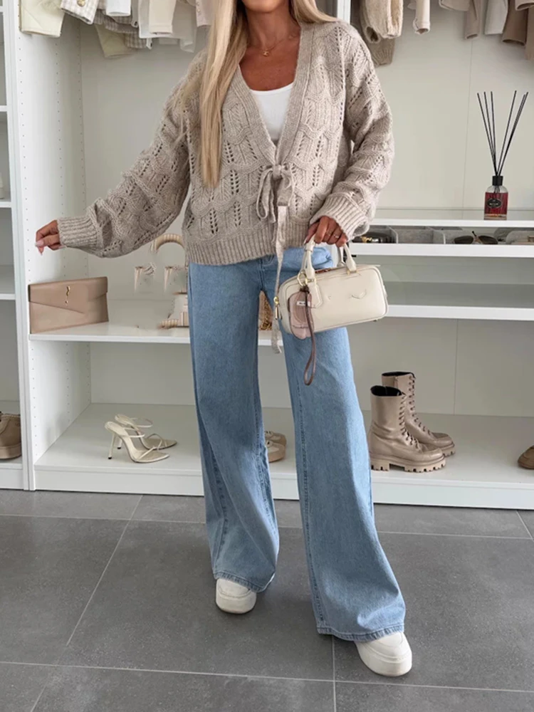 Элегантный жаккардовый полый кардиган с v-образным вырезом, осеннее женское повседневное свободное вязаное пальто с длинными рукавами, зимняя мода, уличный свитер, куртки
Элегантный жаккардовый полый кардиган с v-образным вырезом, осеннее женское повседневное свободное вязаное пальто с длинными рукавами, зимняя мода, уличный свитер, куртки