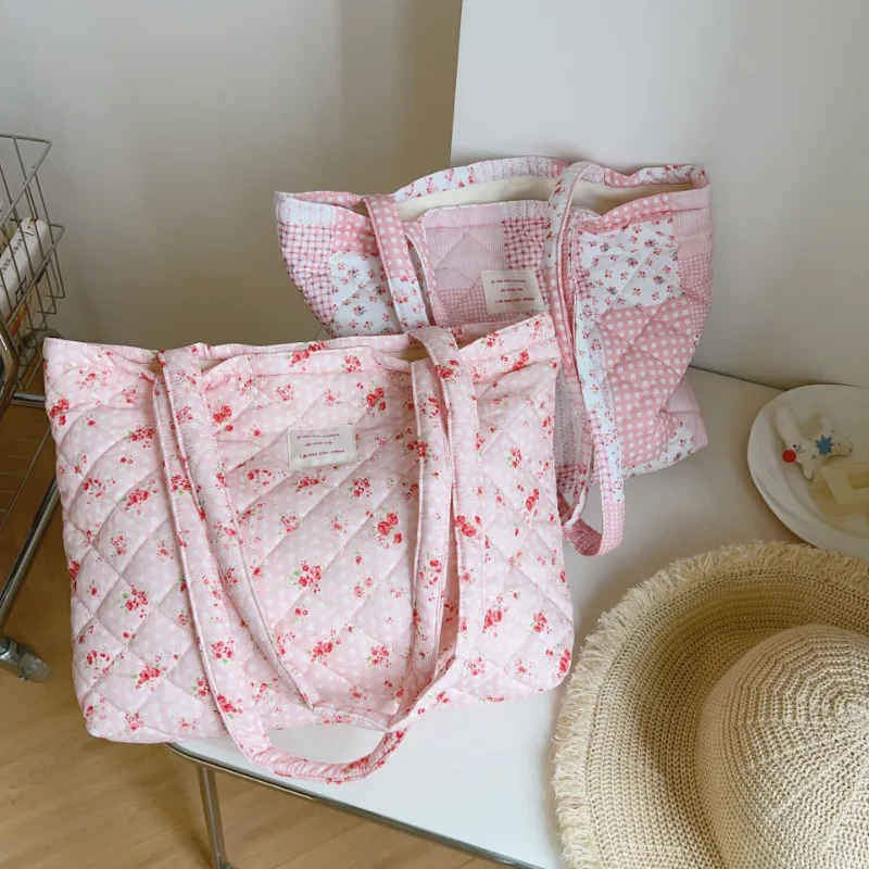 Pink Floral Quilted Padded Tote Bag Large Capacity Diaper Bag for Girls Lightweight Shoulder Bag Spacious Mommy Organizer Spring
Pink Floral Quilted Padded Tote Bag Large Capacity Diaper Bag for Girls Lightweight Shoulder Bag Spacious Mommy Organizer Spring