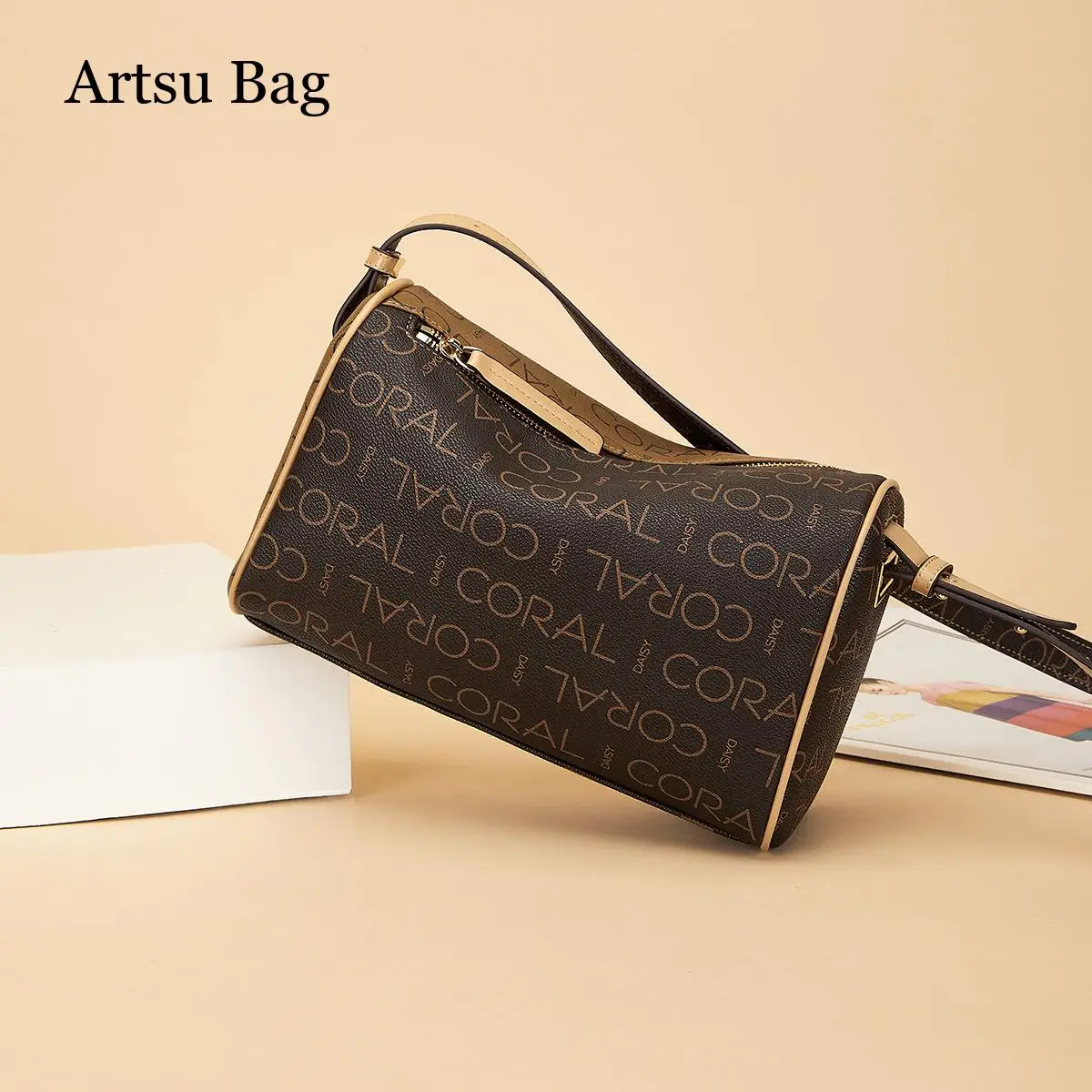 Women Bag 2024 New Fashion Popular Shoulder Crossbody Bag Retro Luxuty Design Letter Decor Classical Female Mobile Bag
Women Bag 2024 New Fashion Popular Shoulder Crossbody Bag Retro Luxuty Design Letter Decor Classical Female Mobile Bag