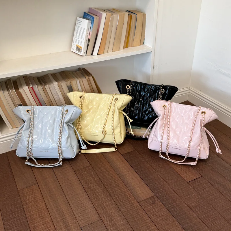 New Women's Shoulder Bag Fashion High Quality Women's Crossbody Bag Solid Color Versatile Large Capacity Women's Shoulder Bag
New Women's Shoulder Bag Fashion High Quality Women's Crossbody Bag Solid Color Versatile Large Capacity Women's Shoulder Bag