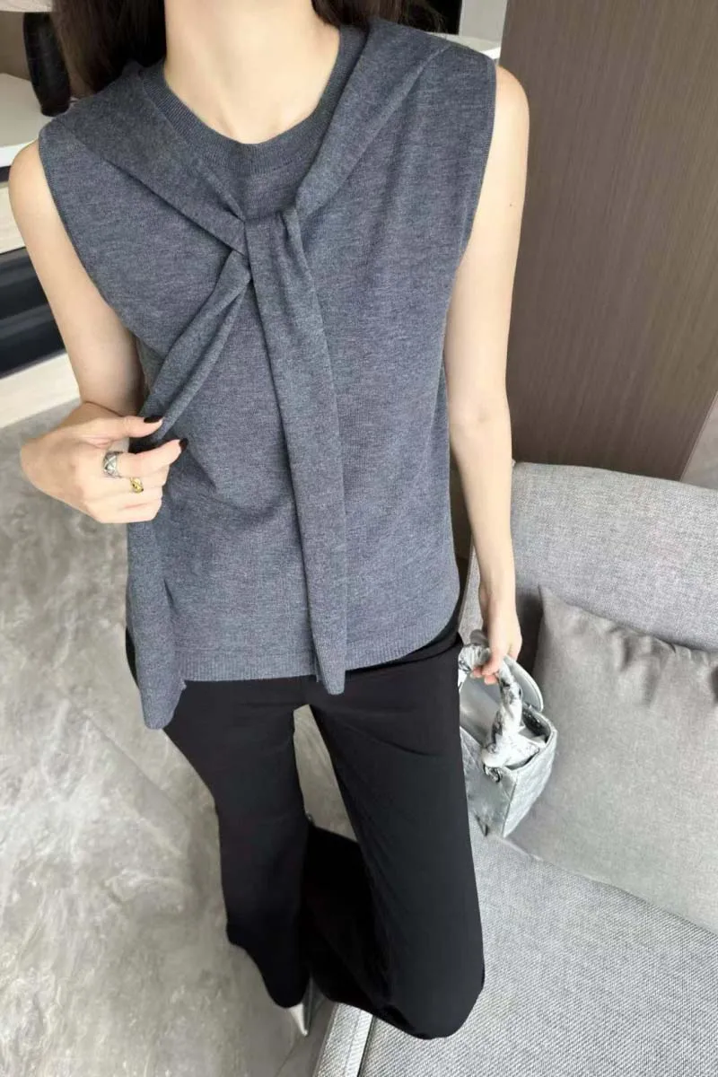 Casual style women's sweater fashion trend exquisite, simple, loose, slimming and lazy shawl sleeveless lace up knitted top
Casual style women's sweater fashion trend exquisite, simple, loose, slimming and lazy shawl sleeveless lace up knitted top