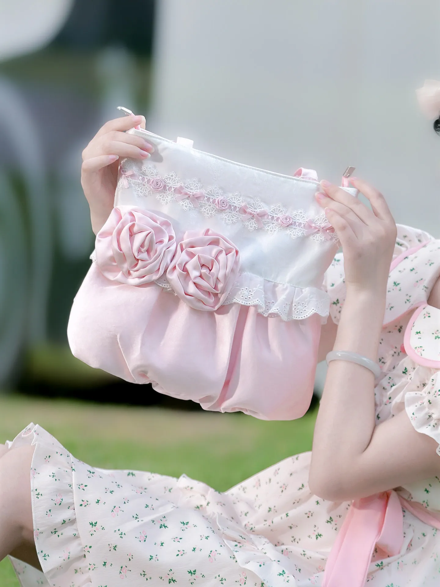 Original Sweet Lolita Handbag Bag Y2K Patchwork Rose Lace Backpack Women's Elegant Fashion Versatile Large Capacity Armpit Bag
Original Sweet Lolita Handbag Bag Y2K Patchwork Rose Lace Backpack Women's Elegant Fashion Versatile Large Capacity Armpit Bag