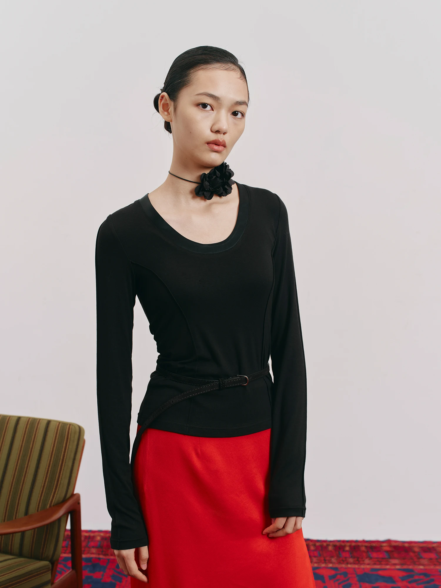 Модный вязаный топ с эластичным U-образным вырезом, облегающий, черный, весенне-летний дизайн, от PBlueDot, женский топ
Модный вязаный топ с эластичным U-образным вырезом, облегающий, черный, весенне-летний дизайн, от PBlueDot, женский топ