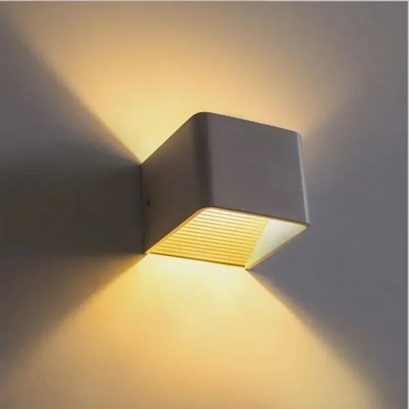 Modern Simple Bedroom Dimmable LED Wall Lamp 10W 15W 20W AC85-265V Lights Indoor Dining-room Corridor Lighting Aluminum Material
Modern Simple Bedroom Dimmable LED Wall Lamp 10W 15W 20W AC85-265V Lights Indoor Dining-room Corridor Lighting Aluminum Material