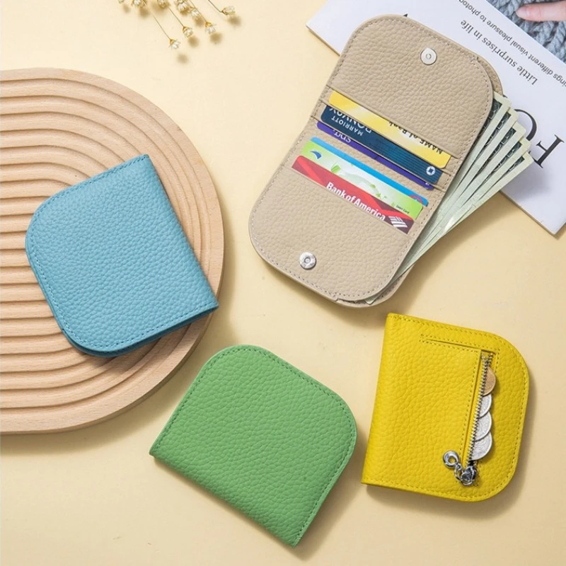 Брендовый женский милый короткий кошелек из натуральной кожи, роскошный однотонный кошелек для монет, RFID-блокирующий держатель для банковских кредитных карт, тонкая маленькая сумка для денег
Брендовый женский милый короткий кошелек из натуральной кожи, роскошный однотонный кошелек для монет, RFID-блокирующий держатель для банковских кредитных карт, тонкая маленькая сумка для денег