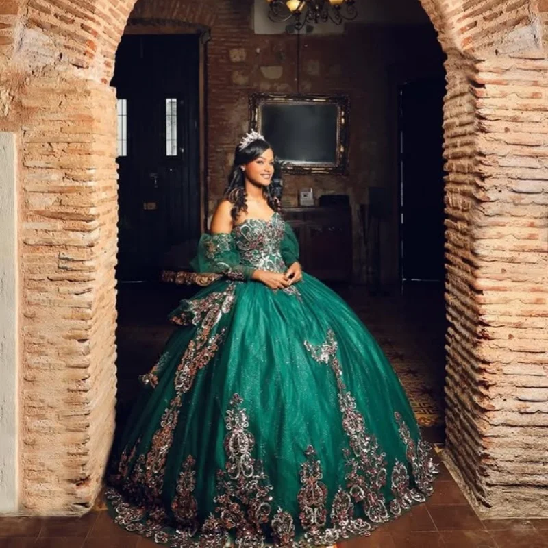 Темно-зеленые платья Quinceanera с открытыми плечами, блестящая кристаллическая наклейка, кружевное многослойное платье с длинным хвостом и бантом, Vestido De 15, Quinceanera Customiz
Темно-зеленые платья Quinceanera с открытыми плечами, блестящая кристаллическая наклейка, кружевное многослойное платье с длинным хвостом и бантом, Vestido De 15, Quinceanera Customiz