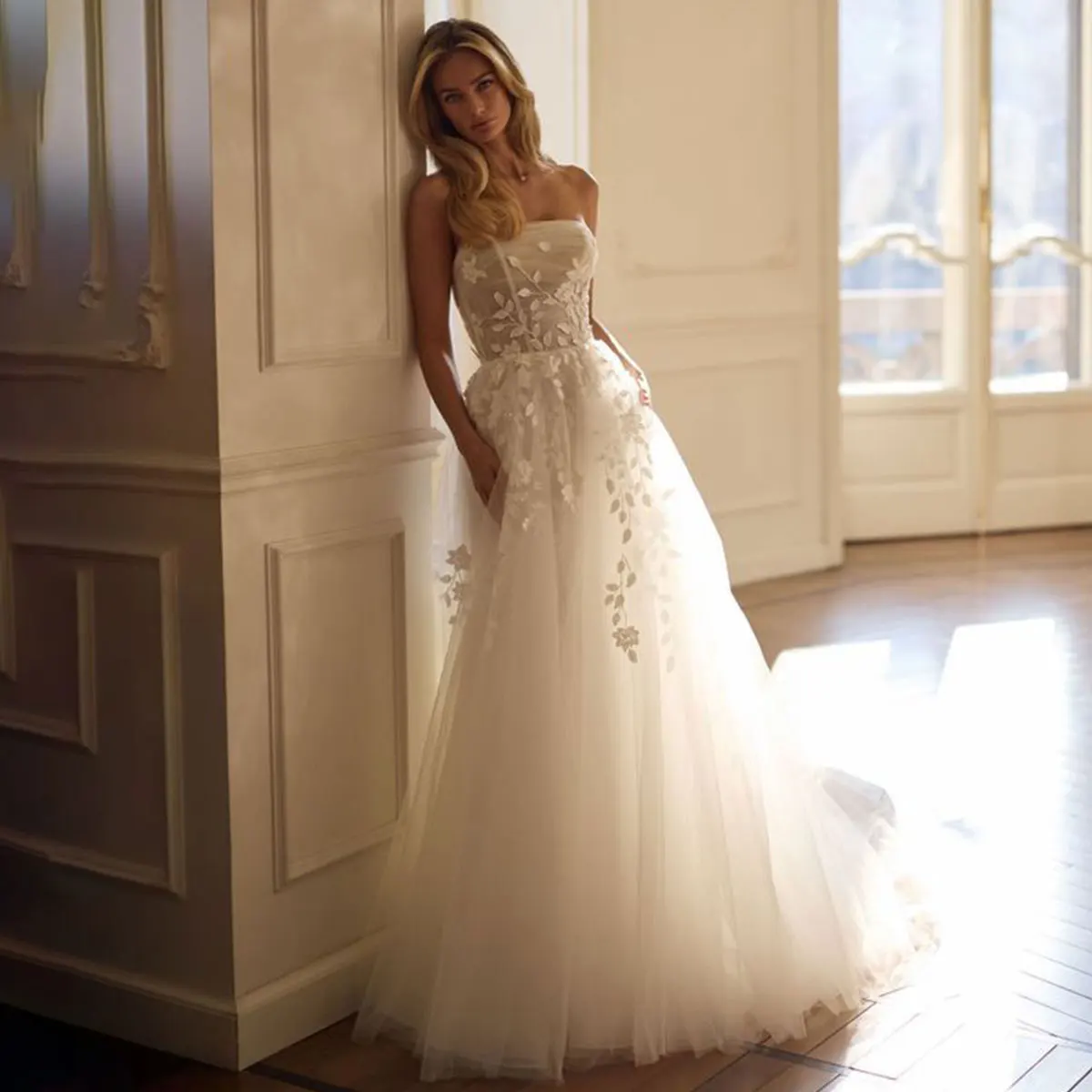 Beach Lace Appliques Wedding Dresses For Bride Long Strapless Tulle Bridal Gown A Line Ball Gown For Women Vestidos Novia Boho
Beach Lace Appliques Wedding Dresses For Bride Long Strapless Tulle Bridal Gown A Line Ball Gown For Women Vestidos Novia Boho