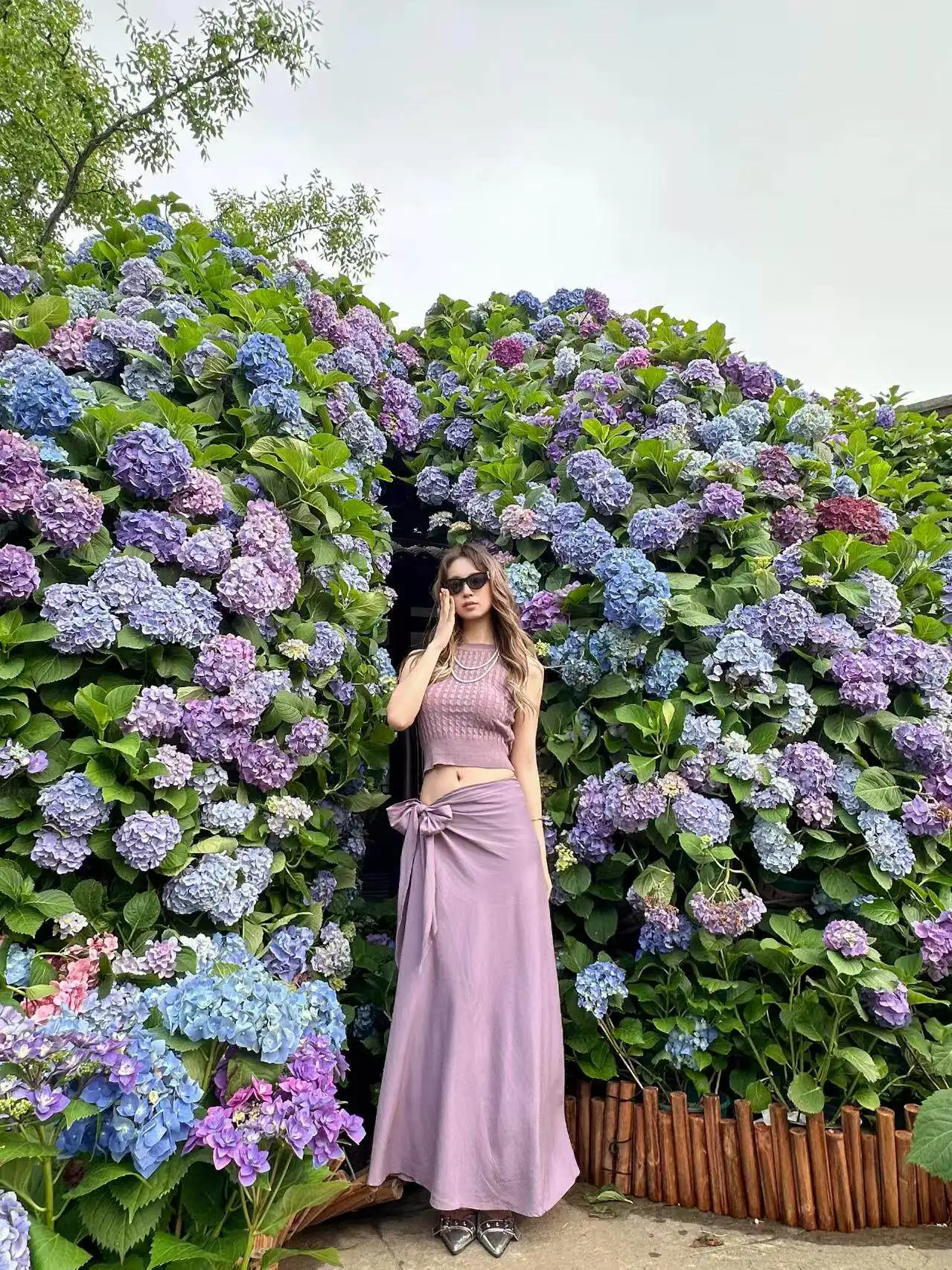 Summer White Slimming Knitted Vest And High Waist A-Line Skirt Set Women's Fashionable Trendy Tie Design Two-Piece Outfit
Summer White Slimming Knitted Vest And High Waist A-Line Skirt Set Women's Fashionable Trendy Tie Design Two-Piece Outfit
