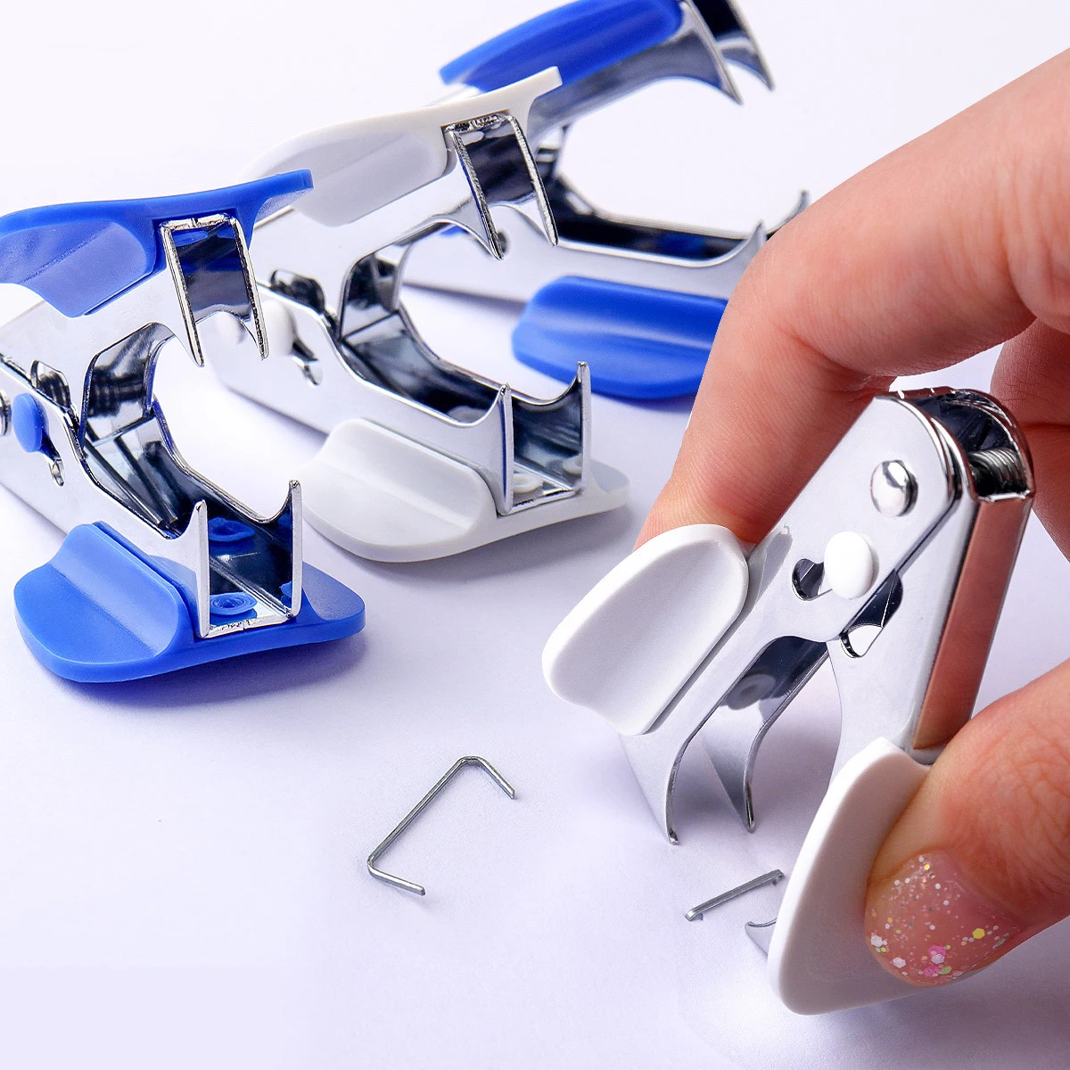 1PC Mini Staple Remover Staples Office Supplies General Mini Stapler Removal Nail Out Extractor Puller Stationery Tools
1PC Mini Staple Remover Staples Office Supplies General Mini Stapler Removal Nail Out Extractor Puller Stationery Tools