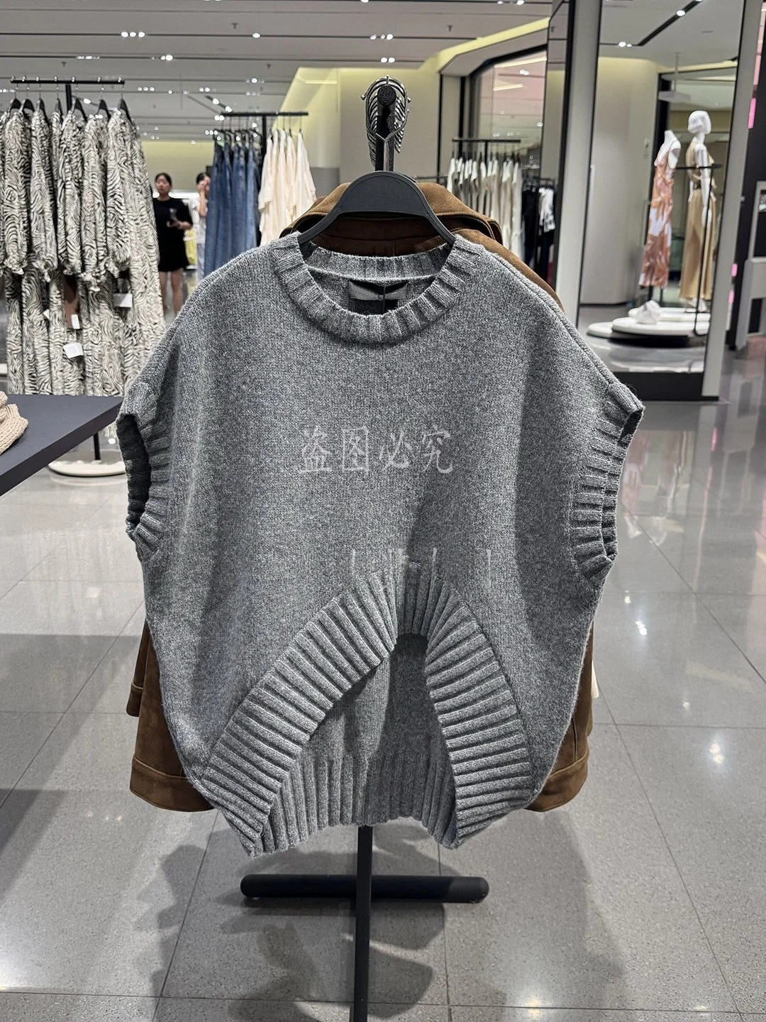 Fashionable Loose round Neck Sleeveless Knitted Vest Women's Autumn New Style Large Size Clothing Comfortable Breathable Top
Fashionable Loose round Neck Sleeveless Knitted Vest Women's Autumn New Style Large Size Clothing Comfortable Breathable Top