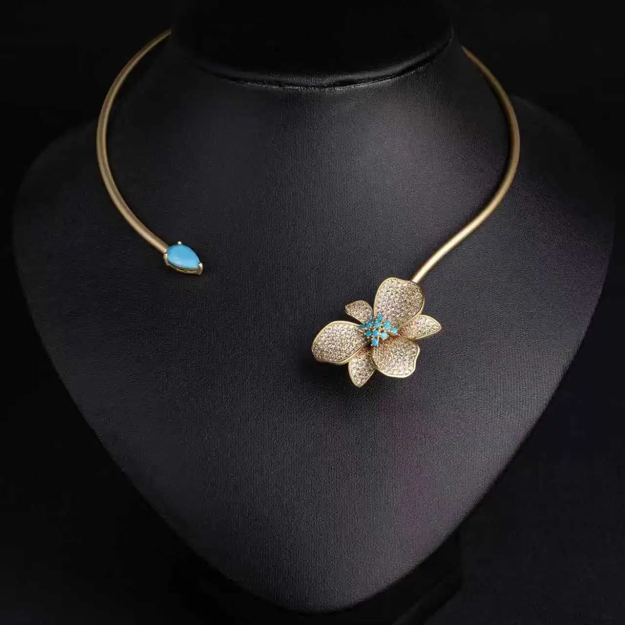 Sparkling Luxury Jewelry Elegant stereo Flower Necklace Earrings Set of 2 Women's Wedding Bridal Travel Everyday Gifts M-1071
Sparkling Luxury Jewelry Elegant stereo Flower Necklace Earrings Set of 2 Women's Wedding Bridal Travel Everyday Gifts M-1071