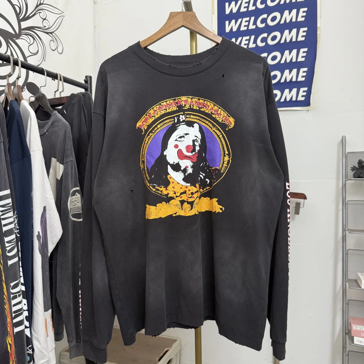 Мужская повседневная футболка Saint Trendy с принтом клоуна, винтажная, свободного кроя, с длинным рукавом, из хлопка и полиэстера, с круглым вырезом
Мужская повседневная футболка Saint Trendy с принтом клоуна, винтажная, свободного кроя, с длинным рукавом, из хлопка и полиэстера, с круглым вырезом