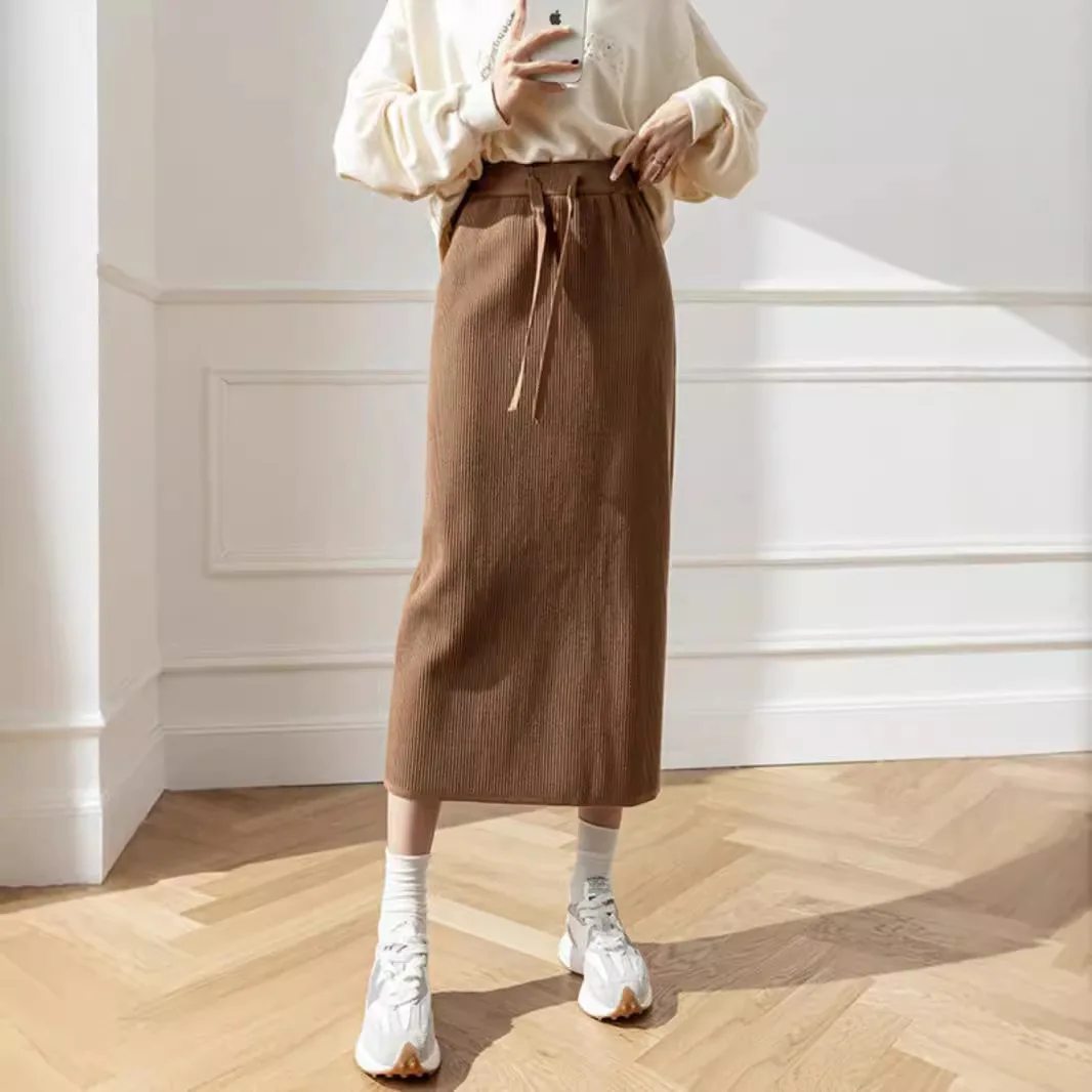 Осенне-зимняя вязаная юбка женская с высокой талией, на шнуровке, прямого кроя, повседневная, модная, облегающая юбка-карандаш
Осенне-зимняя вязаная юбка женская с высокой талией, на шнуровке, прямого кроя, повседневная, модная, облегающая юбка-карандаш