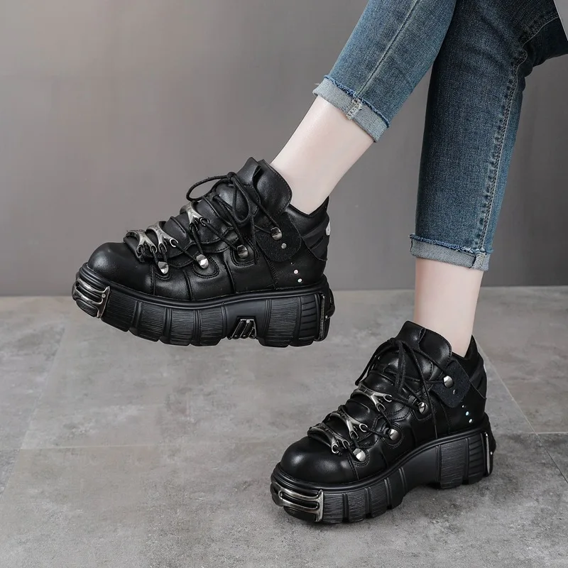New Gothic Sneakers Women Pumps Shoes Heavy Metal Thick Bottom High Top Punk Leather Shoes Gothic Dark Black Rock Ankle Boots
New Gothic Sneakers Women Pumps Shoes Heavy Metal Thick Bottom High Top Punk Leather Shoes Gothic Dark Black Rock Ankle Boots
