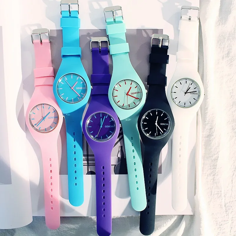 Fashion INS Women's Silicone Watch Geneva Jelly Sports Quartz Men's and Women's Watch Black and White Candy Color Couple Watch
Fashion INS Women's Silicone Watch Geneva Jelly Sports Quartz Men's and Women's Watch Black and White Candy Color Couple Watch