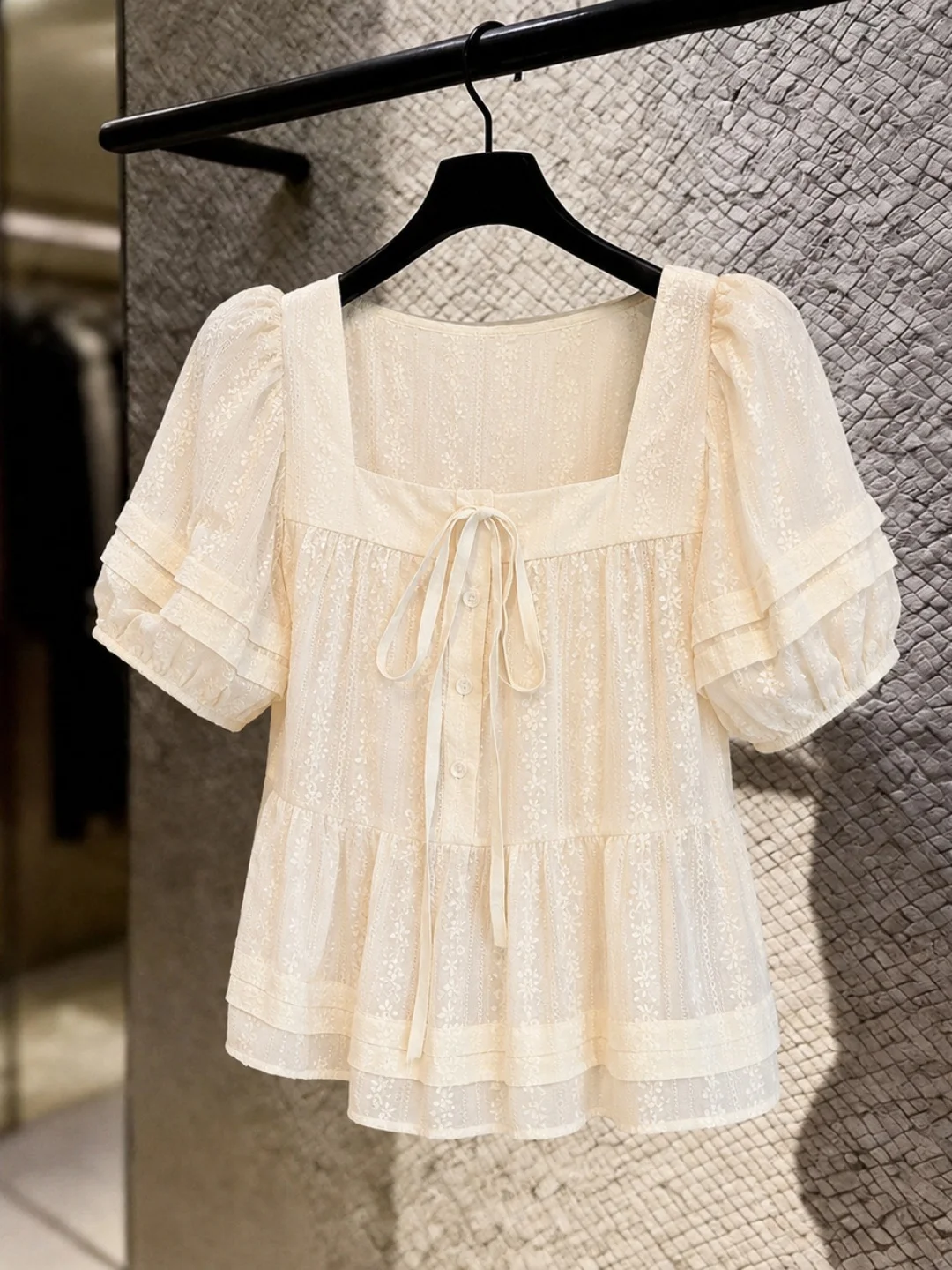 New Commuter Design Trendy Loose Casual Short Sleeve Shirt Women's Fashionable Knot Top Korean Style Straight Cut Silk
New Commuter Design Trendy Loose Casual Short Sleeve Shirt Women's Fashionable Knot Top Korean Style Straight Cut Silk