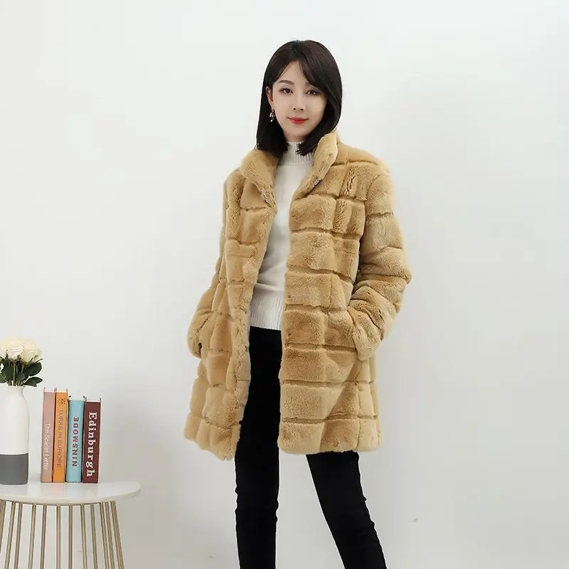 New Rabbit Fur Coat for Women's Mid To Long Length, Thickened Fur Integrated Fashion Temperament Stand Up Collar Coat
New Rabbit Fur Coat for Women's Mid To Long Length, Thickened Fur Integrated Fashion Temperament Stand Up Collar Coat
