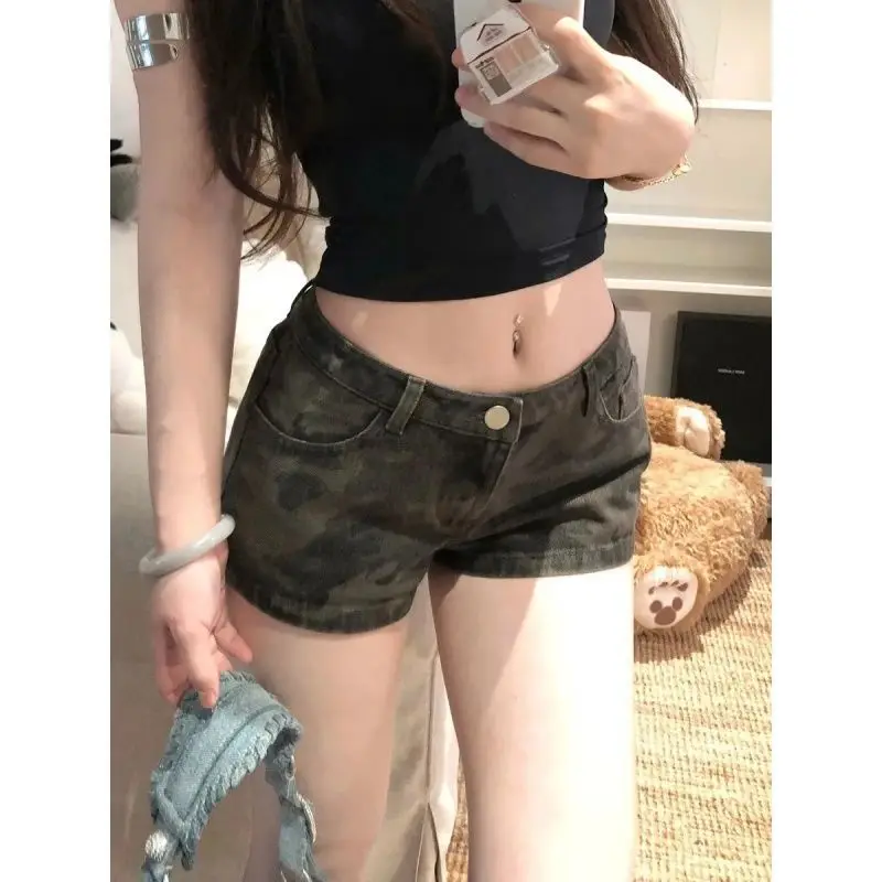 American Retro Camouflage Ultra Short Jeans for Spicy Women Low Waist Tight Fit Slimming Straight Leg Pants
American Retro Camouflage Ultra Short Jeans for Spicy Women Low Waist Tight Fit Slimming Straight Leg Pants