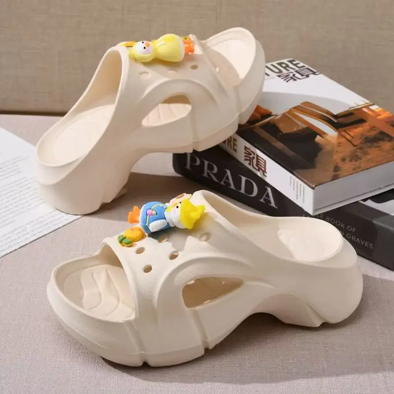 Женские летние новые шлепанцы с толстой подошвой, мультяшным принтом, литьевые, легкие, нескользящие, водонепроницаемые, для дома и пляжа
Женские летние новые шлепанцы с толстой подошвой, мультяшным принтом, литьевые, легкие, нескользящие, водонепроницаемые, для дома и пляжа