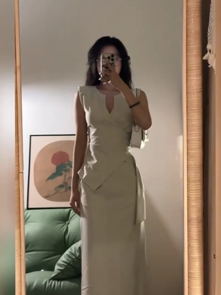 XZY Elegant V-Neck Sleeveless Top And Long Skirt Two-Piece Set for plus Size Women Summer High Waist Commute Korean Style
XZY Elegant V-Neck Sleeveless Top And Long Skirt Two-Piece Set for plus Size Women Summer High Waist Commute Korean Style