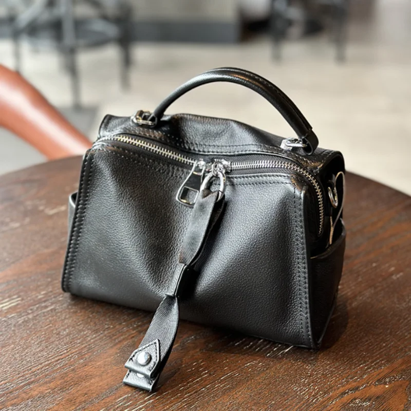 Luxury design 2025 black new fashion large capacity leisure pillow bag high-quality vintage single shoulder crossbody bag
Luxury design 2025 black new fashion large capacity leisure pillow bag high-quality vintage single shoulder crossbody bag