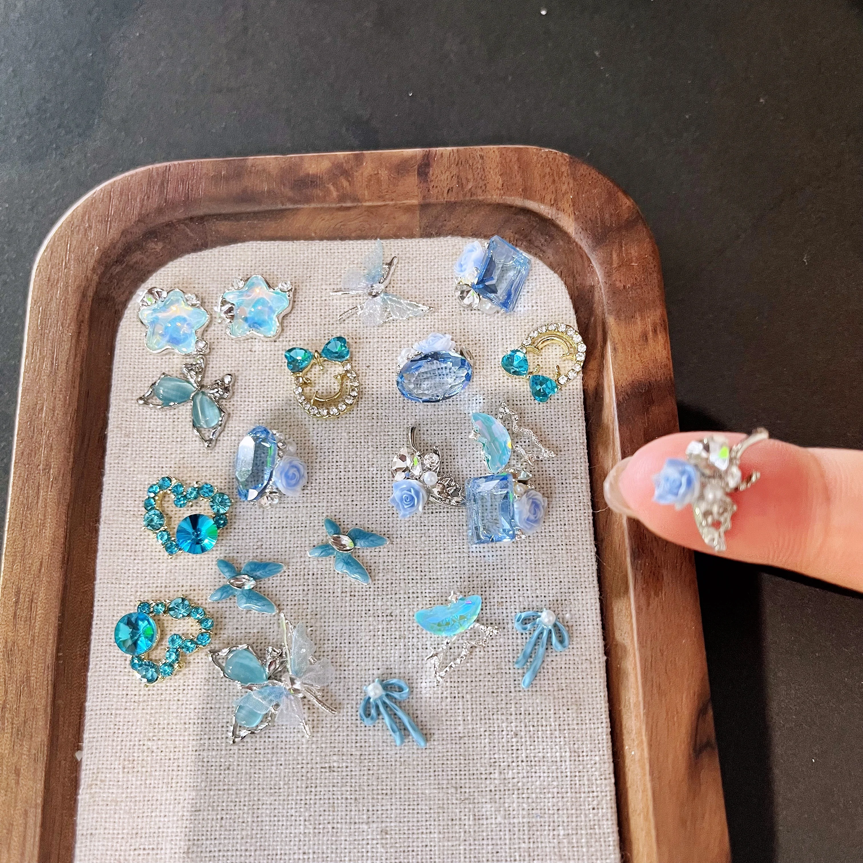 1Pack 20-80Pcs Smile Face Designs Large Diamond Nail Accessories Butterfly Star Heart Bow Nail Art Charms DIY Ornaments Jewelry*
1Pack 20-80Pcs Smile Face Designs Large Diamond Nail Accessories Butterfly Star Heart Bow Nail Art Charms DIY Ornaments Jewelry*