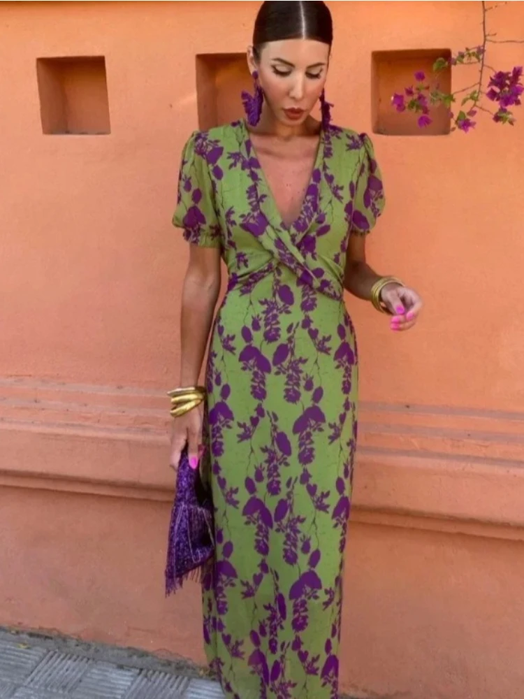 Womens Dress Spring Summer European and American V-neck Short Sleeved Pleated Printed Dress Casual and Fashionable Temperament
Womens Dress Spring Summer European and American V-neck Short Sleeved Pleated Printed Dress Casual and Fashionable Temperament