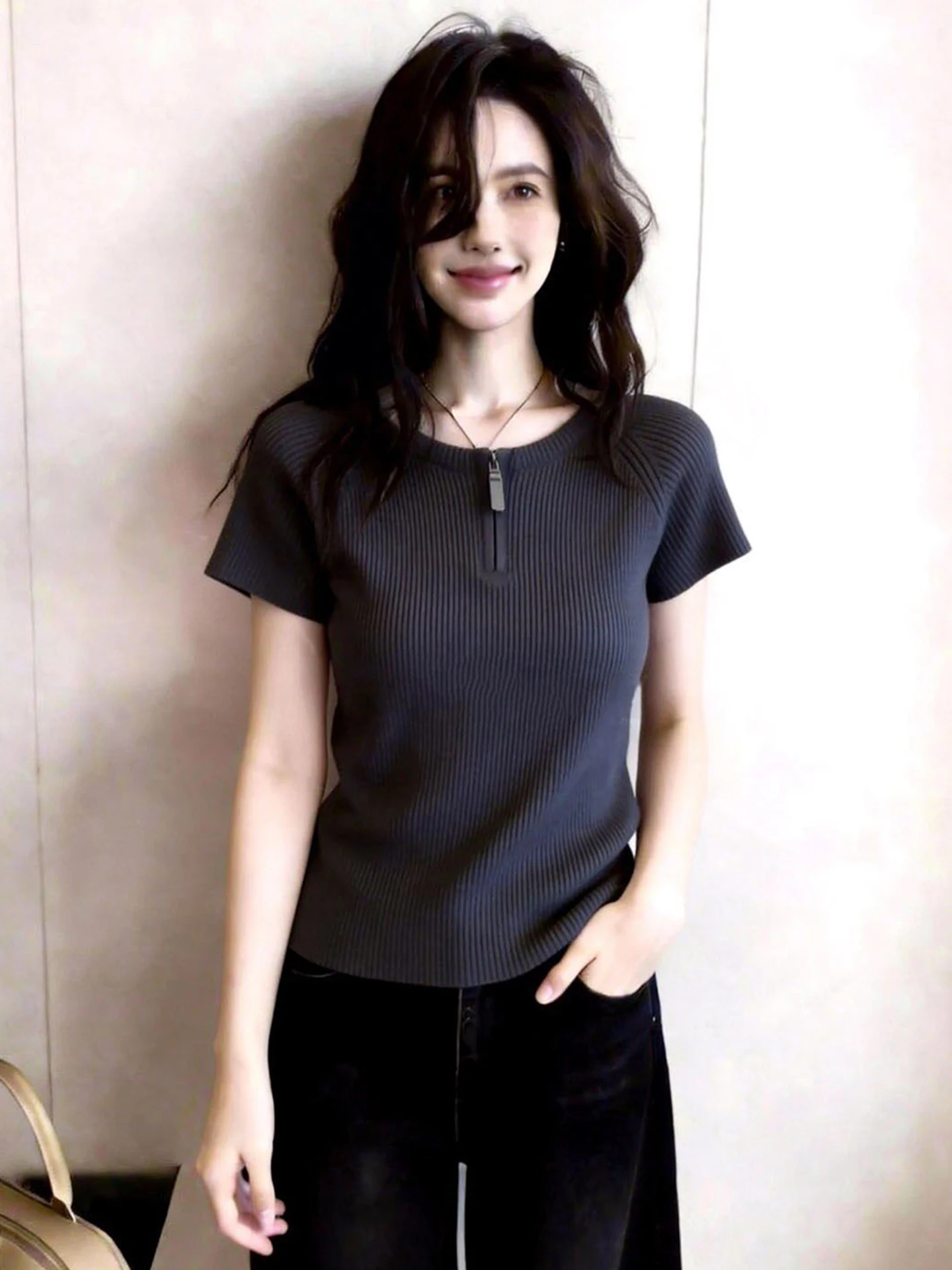 Slim Fit round Neck Knitwear Half Zip Pure Color Fashion Short Sleeve Top Casual Versatile Spring Summer Women's Premium Quality
Slim Fit round Neck Knitwear Half Zip Pure Color Fashion Short Sleeve Top Casual Versatile Spring Summer Women's Premium Quality