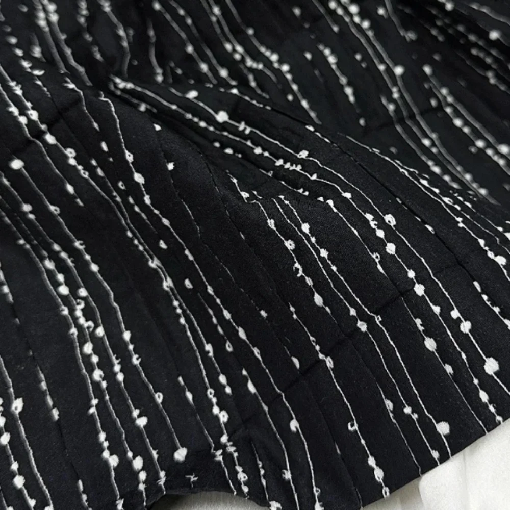 Double Layered Pleated Jacquard Embroidery Fabric Spring Autumn Coat Skirt Designer Fabrics for Diy Sewing Clothing Cloth
Double Layered Pleated Jacquard Embroidery Fabric Spring Autumn Coat Skirt Designer Fabrics for Diy Sewing Clothing Cloth