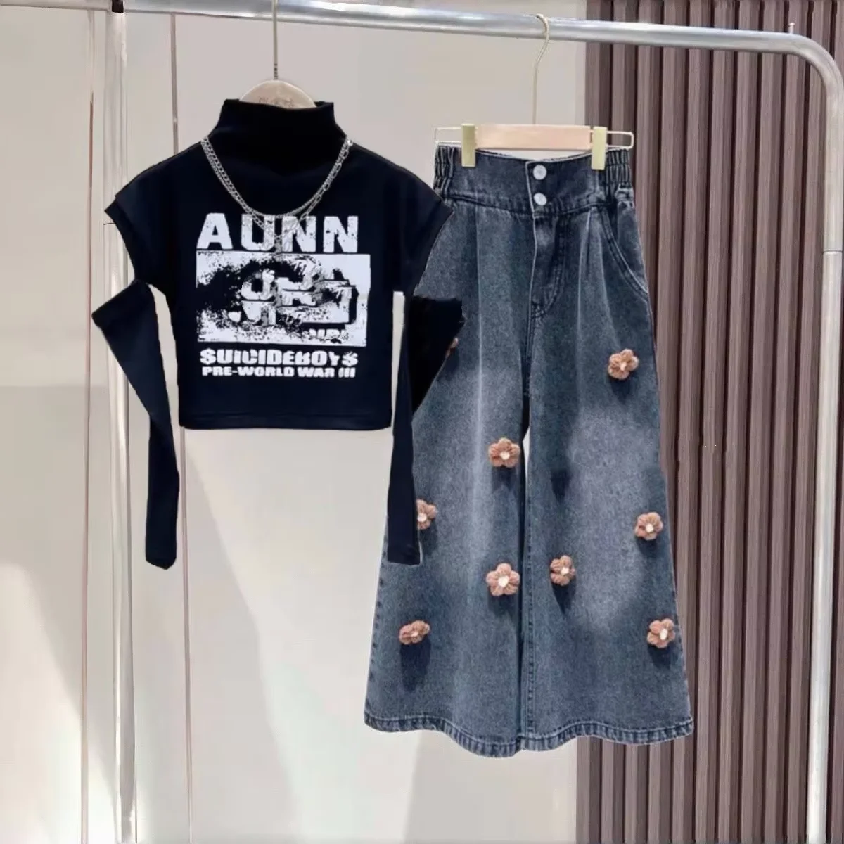 Girls' Spring and Autumn Set 2026 New Children's Design Long Sleeve Top Cowboy Wide Leg Pants Two Piece Set Kids Summer Outfit
Girls' Spring and Autumn Set 2026 New Children's Design Long Sleeve Top Cowboy Wide Leg Pants Two Piece Set Kids Summer Outfit