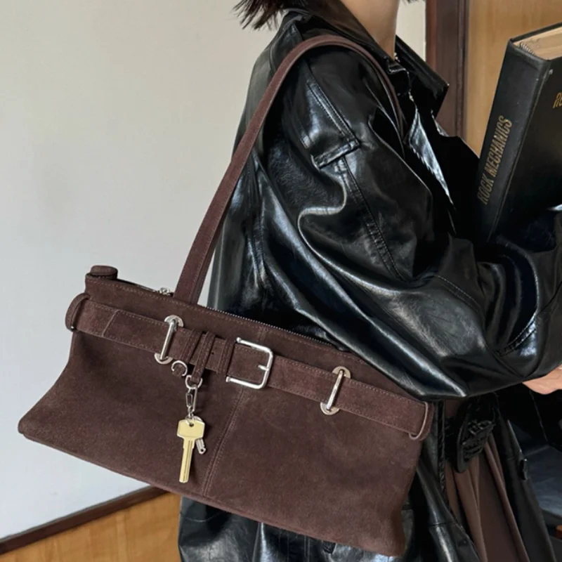 Women's French Belt Buckle Underarm Shoulder Bag,High-quality Suede Large-capacity Handbag,Luxury Casual Exquisite Commuting Bag
Women's French Belt Buckle Underarm Shoulder Bag,High-quality Suede Large-capacity Handbag,Luxury Casual Exquisite Commuting Bag