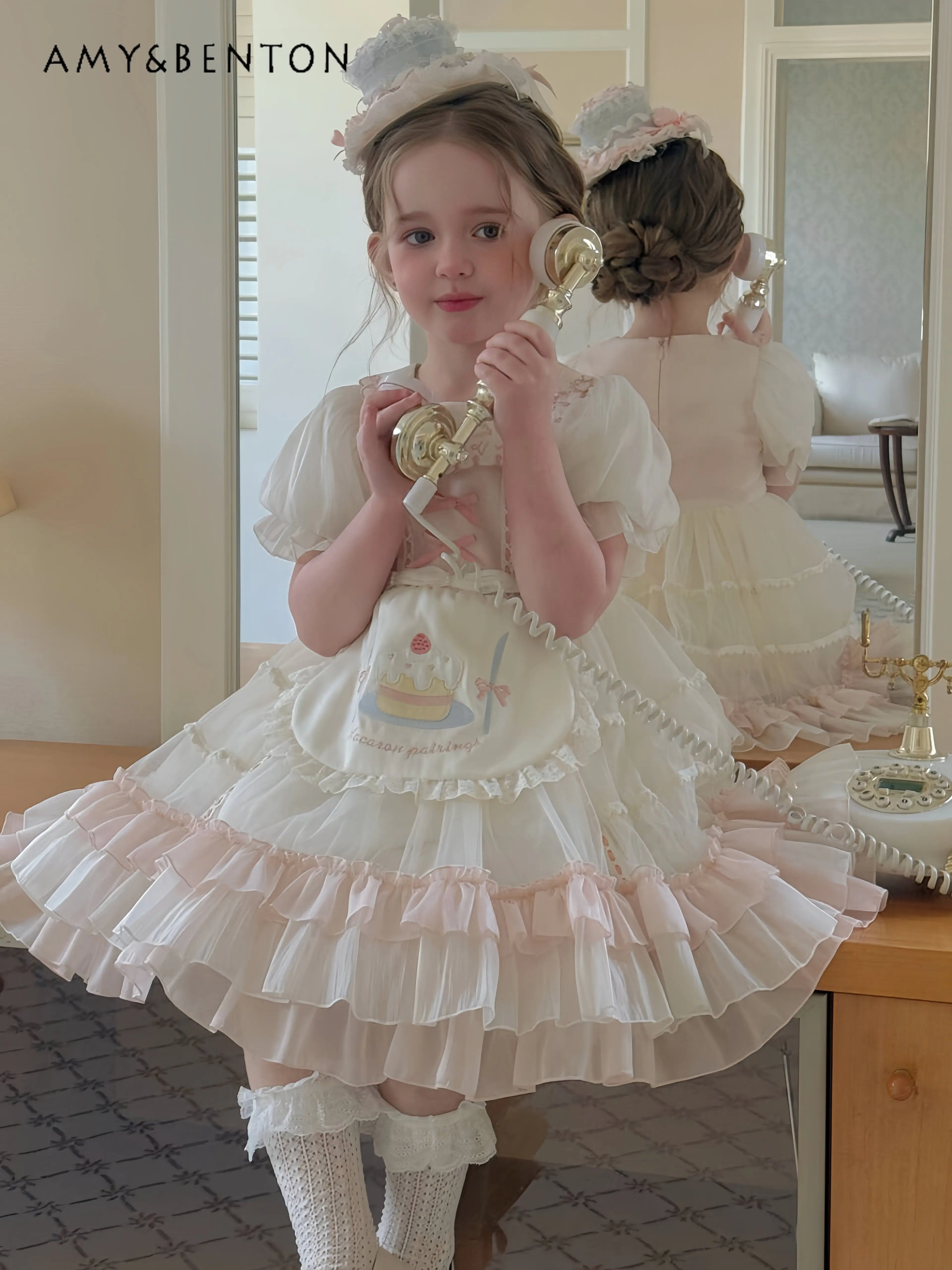 Girls' Short-Sleeve Pink Lolita Dress Fluffy Tiered Tulle Gown with Cake Embroidery Apron Ideal for Birthday Parties Dresses
Girls' Short-Sleeve Pink Lolita Dress Fluffy Tiered Tulle Gown with Cake Embroidery Apron Ideal for Birthday Parties Dresses
