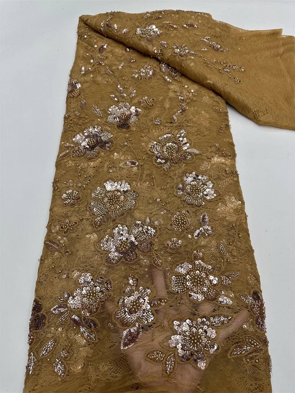 Новейшая африканская кружевная ткань с блестками, нигерийский и французский тюль, кружево 2026, высокое качество, вышивка бисером для шитья свадебного платья
Новейшая африканская кружевная ткань с блестками, нигерийский и французский тюль, кружево 2026, высокое качество, вышивка бисером для шитья свадебного платья